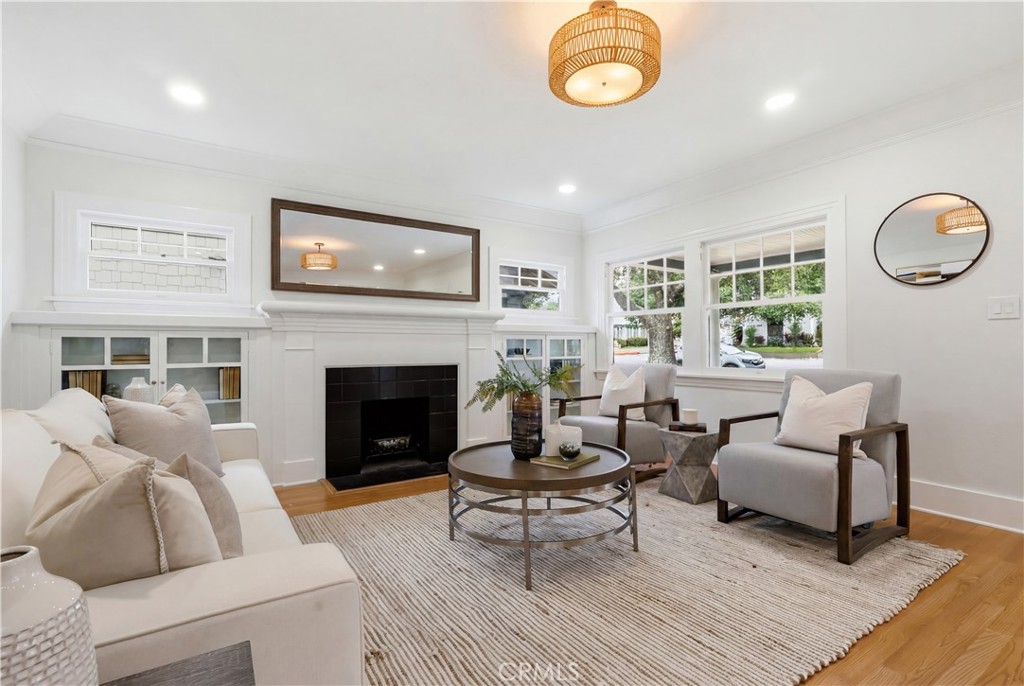 349 N Glendora