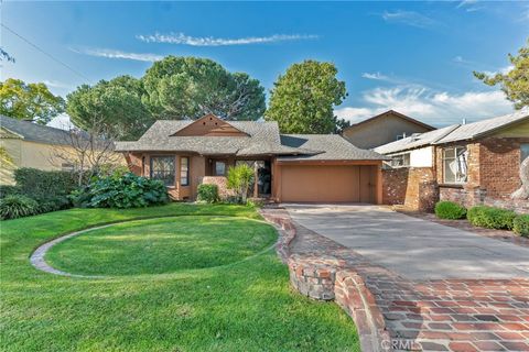 Photo of 613 N California St, Burbank, CA 91505 (MLS # SR26004569)