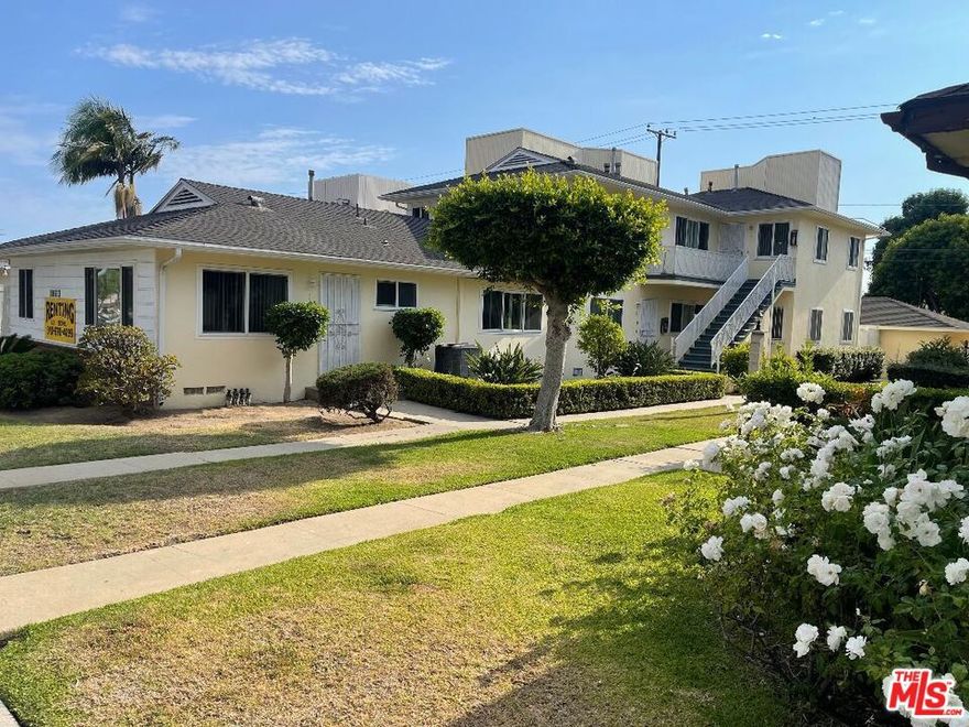 Must see this newly refinished one bedroom one bath apartment with new flooring, and updated lighting throughout. Located in Inglewood is a short distance from all major venues, Kia Forum, and SoFi Stadium. This unit is a perfect location for your new home.