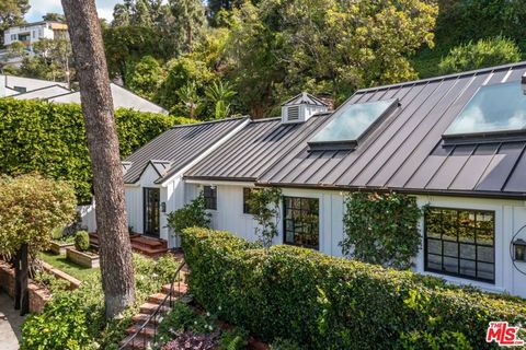 Photo of 9151 Warbler Way, Los Angeles, CA 90069 (MLS # 26732045)