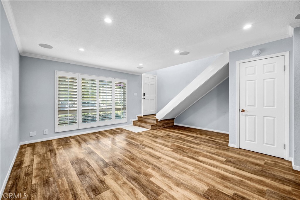 25594 Paseo La Cresta