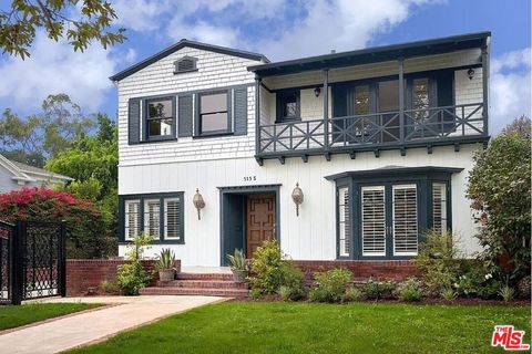 Photo of 515 S Van Ness Avenue, Los Angeles, CA 90020 (MLS # 26637631)