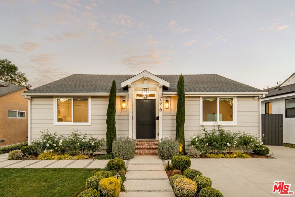 Photo of 7316 El Manor Avenue, Los Angeles, CA 90045 (MLS # 26665331)