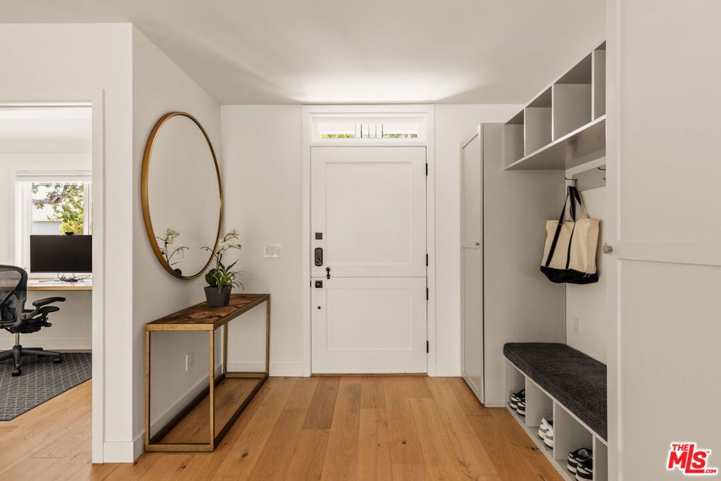 Photo of 7316 El Manor Avenue, Los Angeles, CA 90045 (MLS # 26665331)