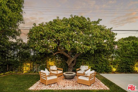 Photo of 7316 El Manor Avenue, Los Angeles, CA 90045 (MLS # 26665331)