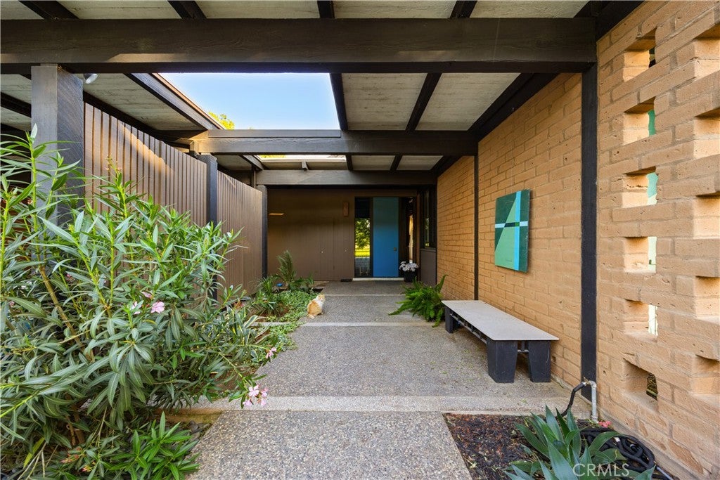 400 Roberts Road
