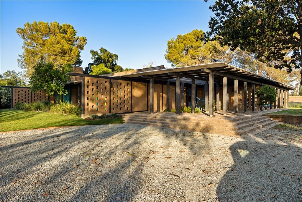 400 Roberts Road