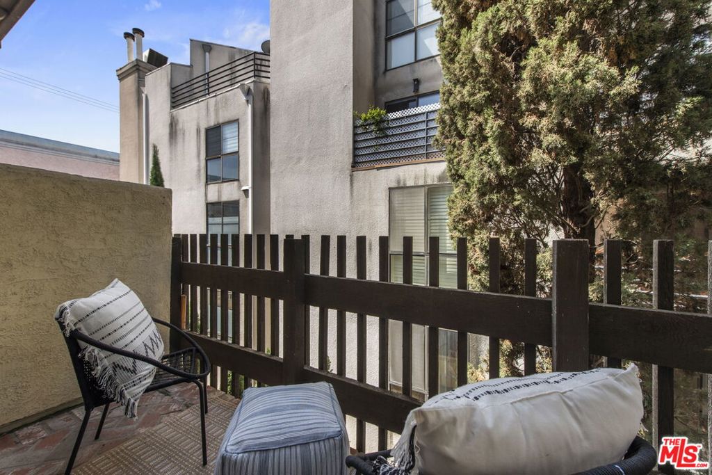 Properties 2 11954 Goshen Avenue 204