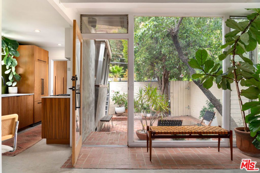 Photo of 905 N Beverly Glen Boulevard, Los Angeles, CA 90077 (MLS # 25589795)