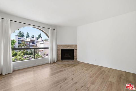Photo of 21650 Burbank Boulevard #315, Woodland Hills, CA 91367 (MLS # 26827439)