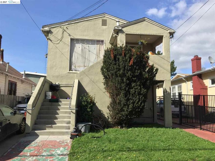 Centrally located triplex in Berkley! This triplex is on the border of Oakland, close to public transportation, shopping and freeways. Driveway and street parking is available. Features a detached 2-car garage and onsite shared laundry and backyard. This is a Fannie Mae Homepath property.