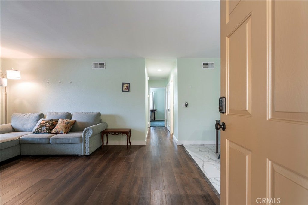 1114 W Blaine 204