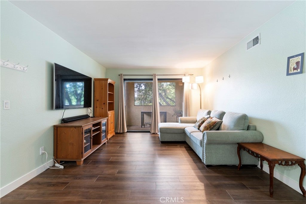 1114 W Blaine 204