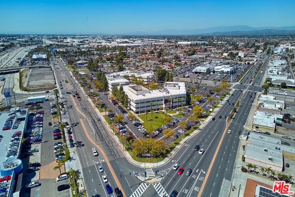 LEASE PRICE: $2.85 (Full Service Gross); Premier office/medical building in the Buena Park & Fullerton region. Immediate access to the 5 freeway. Central courtyard with a park-like setting. Convenient perimeter parking with several ingress and egress access entrances.
