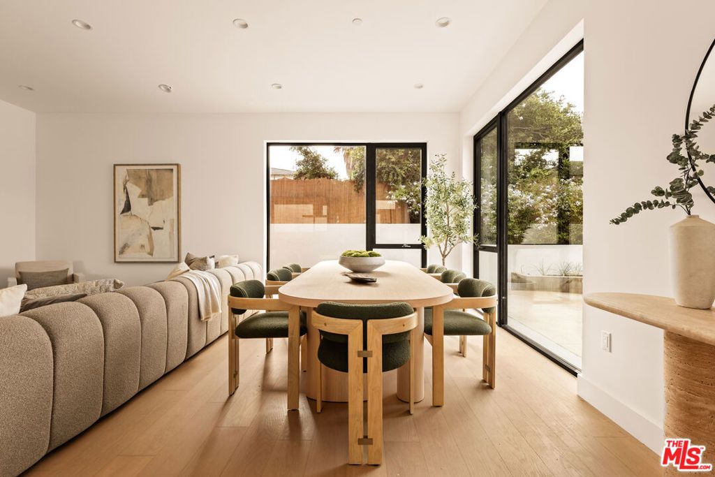 Photo of 2425 20th Street #B, Santa Monica, CA 90405 (MLS # 25629357)