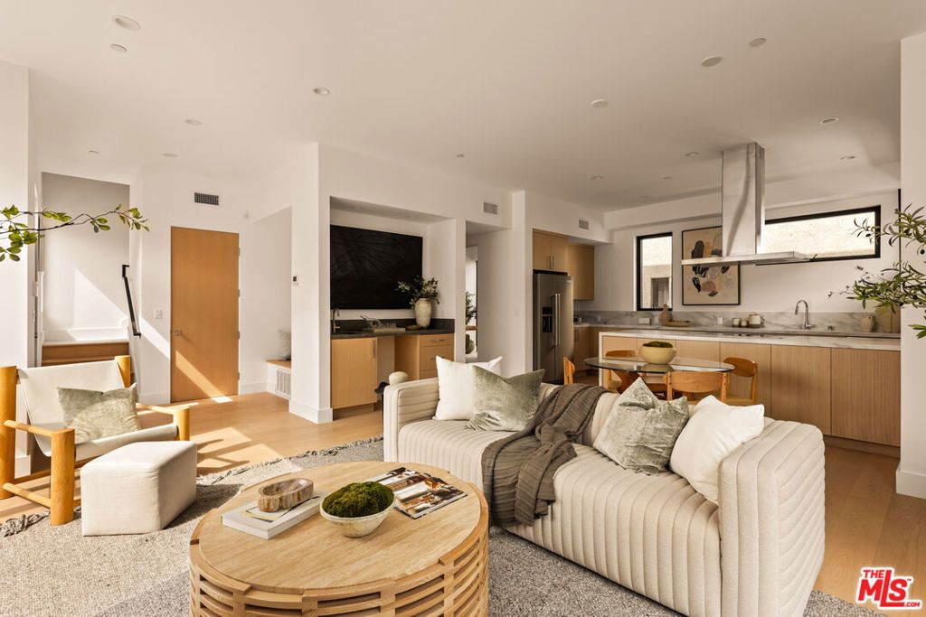 Photo of 2425 20th Street #B, Santa Monica, CA 90405 (MLS # 25629357)