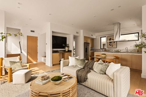 Photo of 2425 20th Street #B, Santa Monica, CA 90405 (MLS # 25629357)