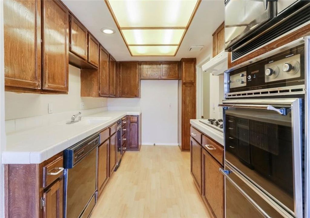 Photo of 10234 Variel Avenue #12, Chatsworth, CA 91311 (MLS # SR25198410)