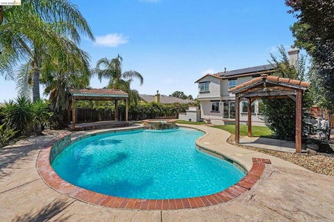 Photo of 438 Montecito Dr Dr, Brentwood, CA 94513 (MLS # 41139560)