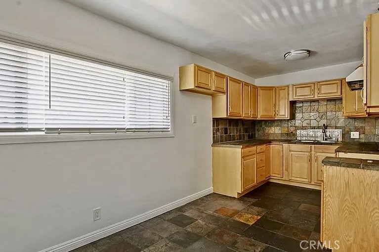 2535 W Imperial 5