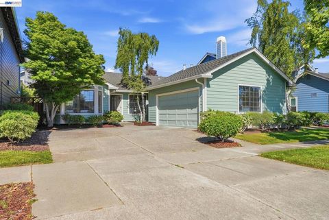 Photo of 29 Captains Dr DR, Alameda, CA 94502 (MLS # 41133439)