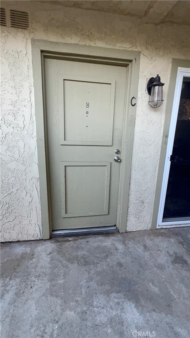 1047 W Francis C
