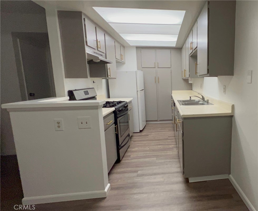 1047 W Francis C