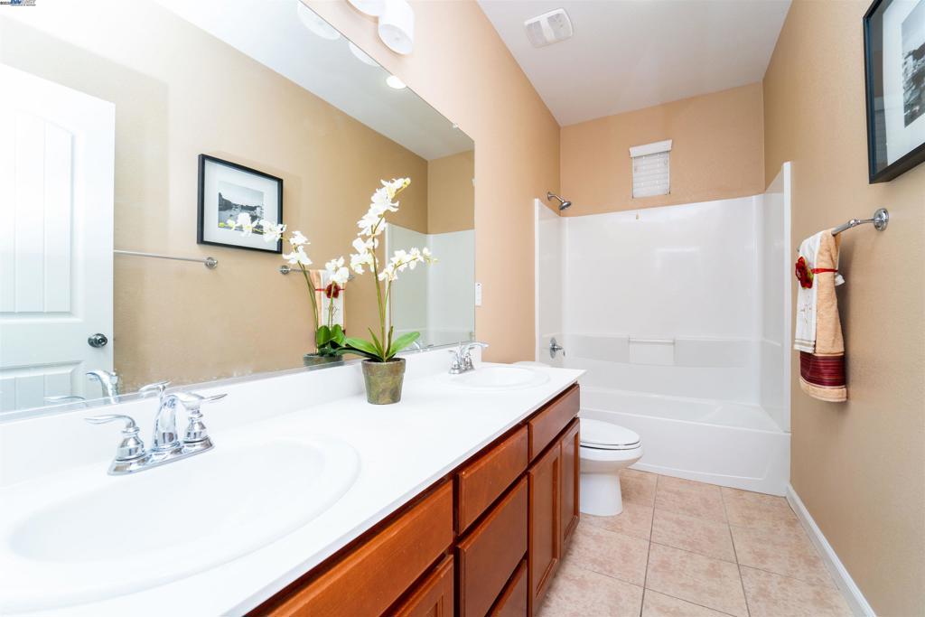 BRENTWOOD - Residential Lease