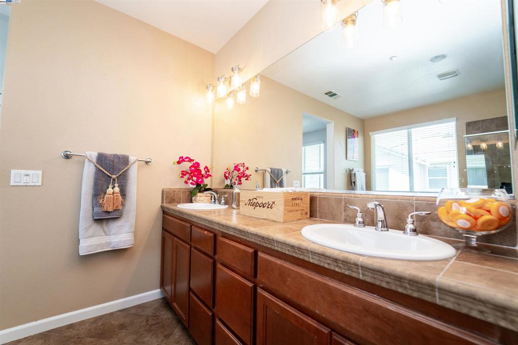 BRENTWOOD - Residential Lease