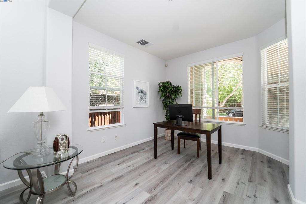 BRENTWOOD - Residential Lease