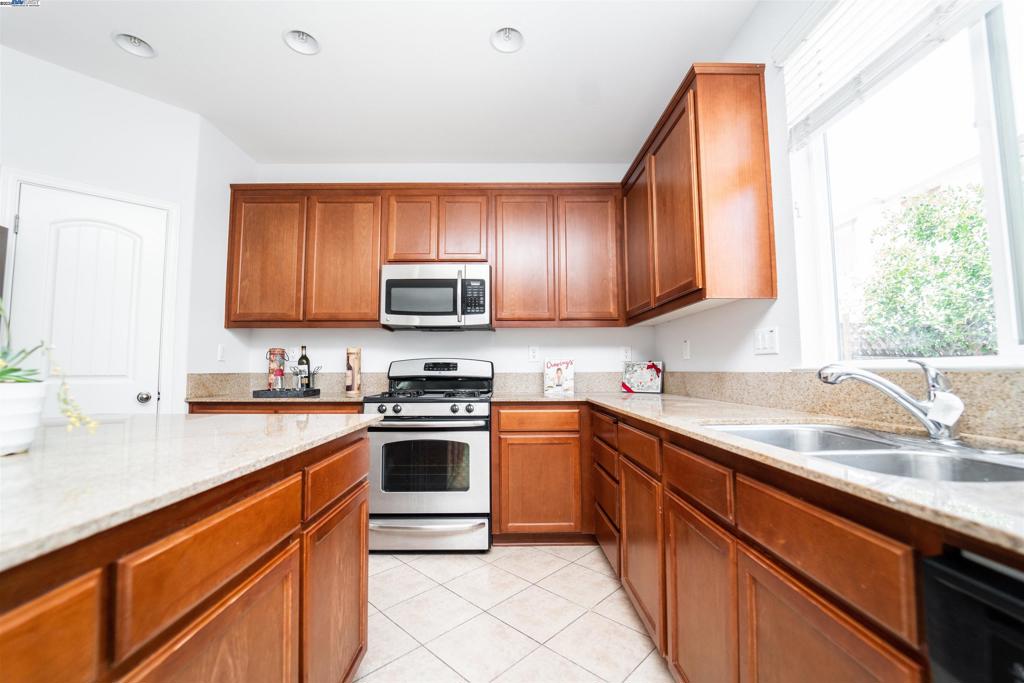 BRENTWOOD - Residential Lease