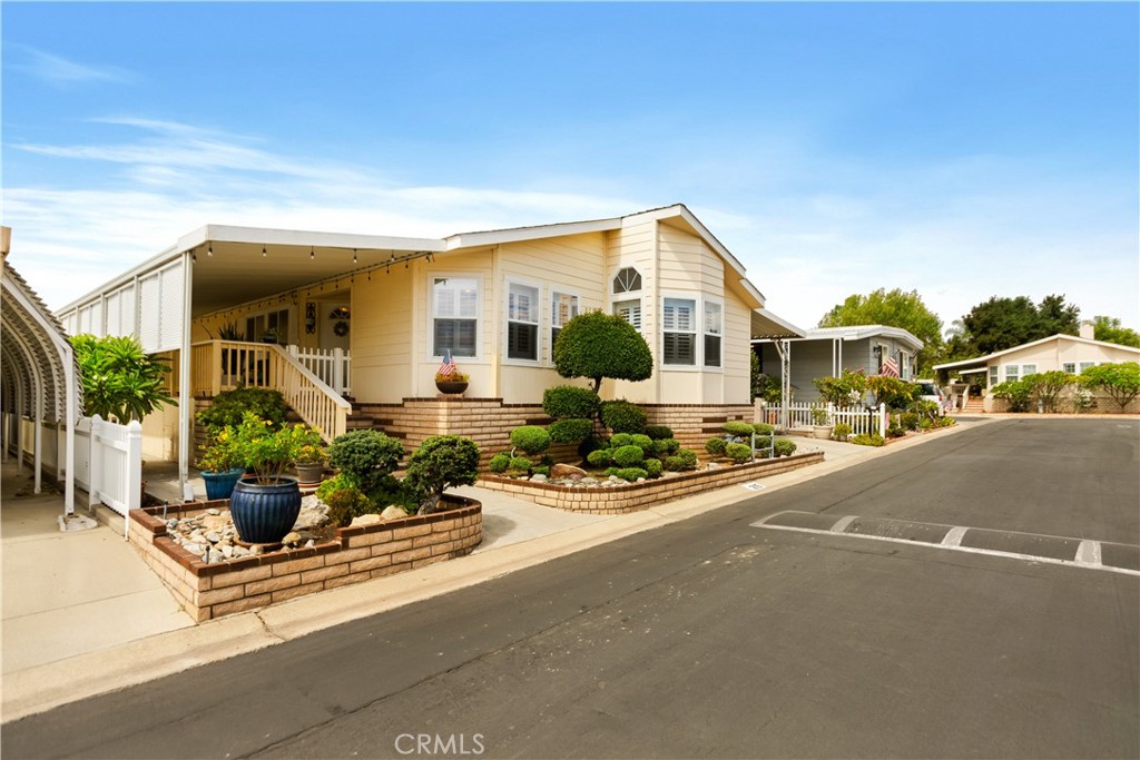 1245 W Cienega Avenue 215