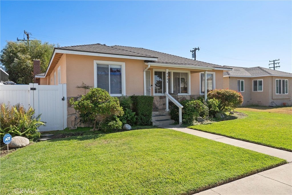4945 Adenmoor