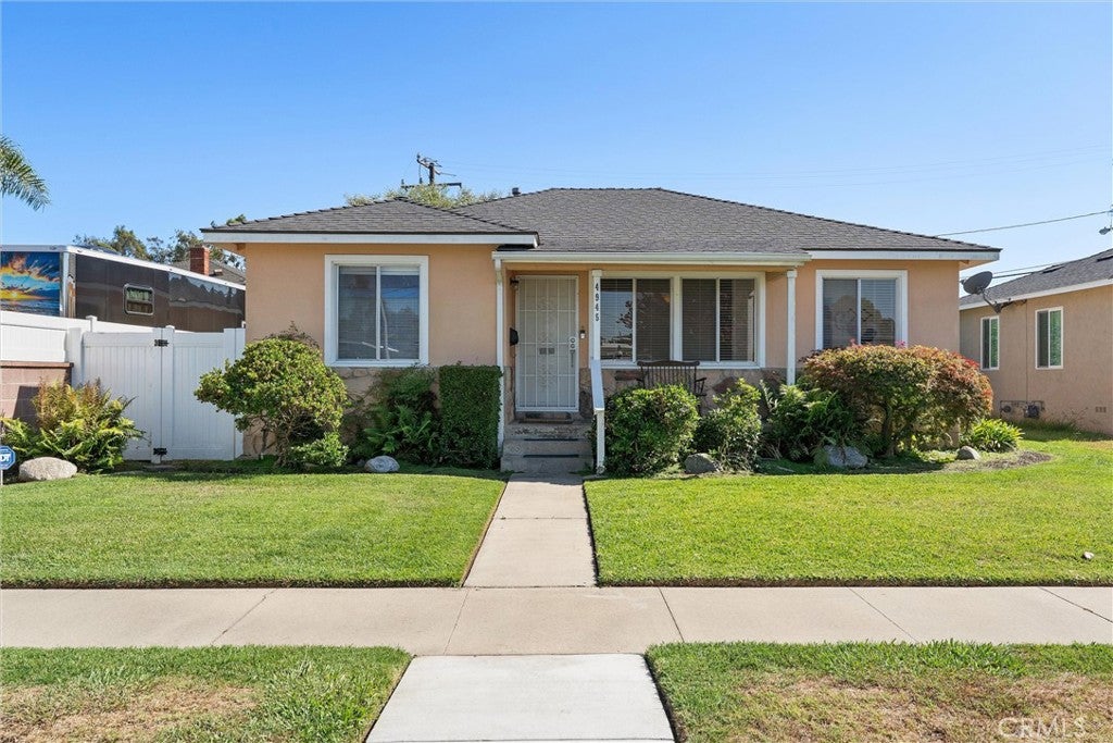 4945 Adenmoor
