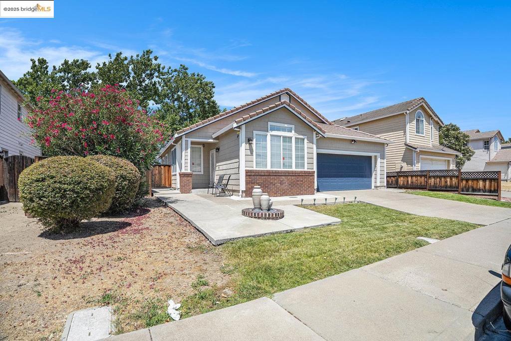 Section 8 Welcome * Gorgeous Single Story Home. Off the beaten path this appealing open floor plan offers 3 bedrooms, 2 bathrooms and 1,490 sq ft of spacious living space with attached 2 car garage. and a nice grass backyard for entertaining. This well-maintained home has an open floor plan with high ceilings and windows attracting plenty of natural sunlight. Laminated floors throughout. Living room and a Family room with fireplace, kitchen/breakfast nook with tile counter top, The kitchen is equipped with a gas oven/range, microwave, and dishwasher. The master bedroom includes a ceiling fan and walk-in large closet. The master bathroom has dual vanity sinks. The two other bedrooms have ceiling fans as well. Spacious and landscaped backyard for outdoor entertaining. Conveniently located near shopping, schools, restaurants, parks and much more.