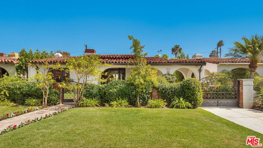 1042 Alvira Street