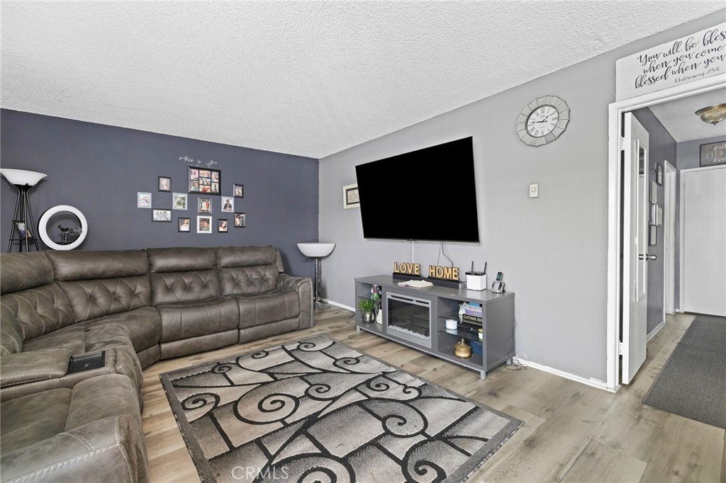 Welcome to your beautifully updated upper-level condo, ideally situated in the heart of Long Beach! This move-in ready 2-bedroom, 2-bathroom residence offers 852 sq. ft. of modern comfort and style within a well-maintained gated community, making it an excellent opportunity for first-time buyers, downsizers, or investors.
The open-concept layout is thoughtfully designed, featuring an upgraded kitchen with contemporary finishes and new flooring, creating a warm and inviting atmosphere. You'll enjoy access to a variety of amenities, including two assigned parking spaces, a refreshing pool perfect for relaxation, a convenient BBQ area for outdoor entertaining, and a recreation room for gatherings with friends or family.
You'll be near excellent schools, diverse shopping options, and Long Beach's vibrant dining scene. For commuters, the property offers easy access to major freeways, including the 710, 91, and 405. Additionally, Lakewood Center and several local parks are just a short distance away, offering ample recreational options.
Don't miss this fantastic opportunity to own a move-in ready home in a prime Long Beach location!