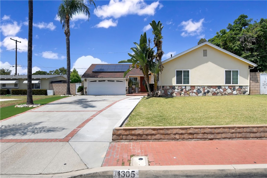 1305 E Eckerman Avenue