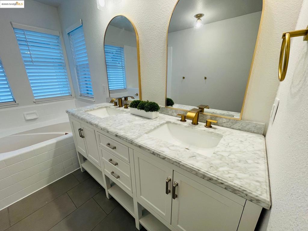 ANTIGUA - Residential