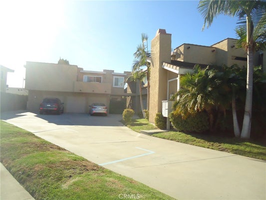 17762 PASEO CIR APT D, HUNTINGTON BEACH, CA 92647 - Image d1fea182c01853ff3d908bd8a40abced/3616957243