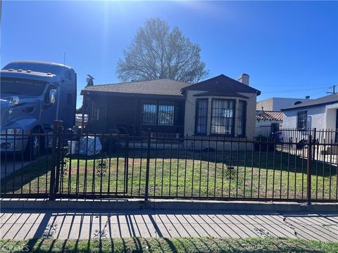 Photo of 416 W 108th St, Los Angeles, CA 90061 (MLS # SR26006455)