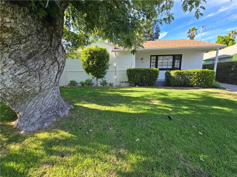 Photo of 12329 Emelita ST, Valley Village, CA 91607 (MLS # SR26182068)