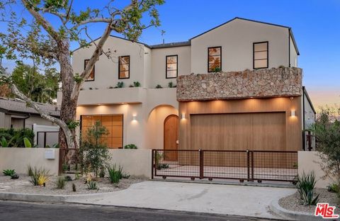 Photo of 11746 Blix Street, Valley Village, CA 91607 (MLS # 26666449)