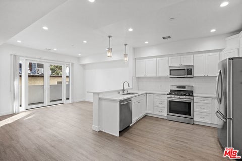 Photo of 4114 Vantage Avenue #301, Studio City, CA 91604 (MLS # 26991947)