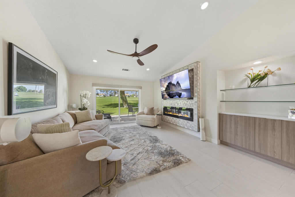 Desert Falls C.C. - Residential Lease