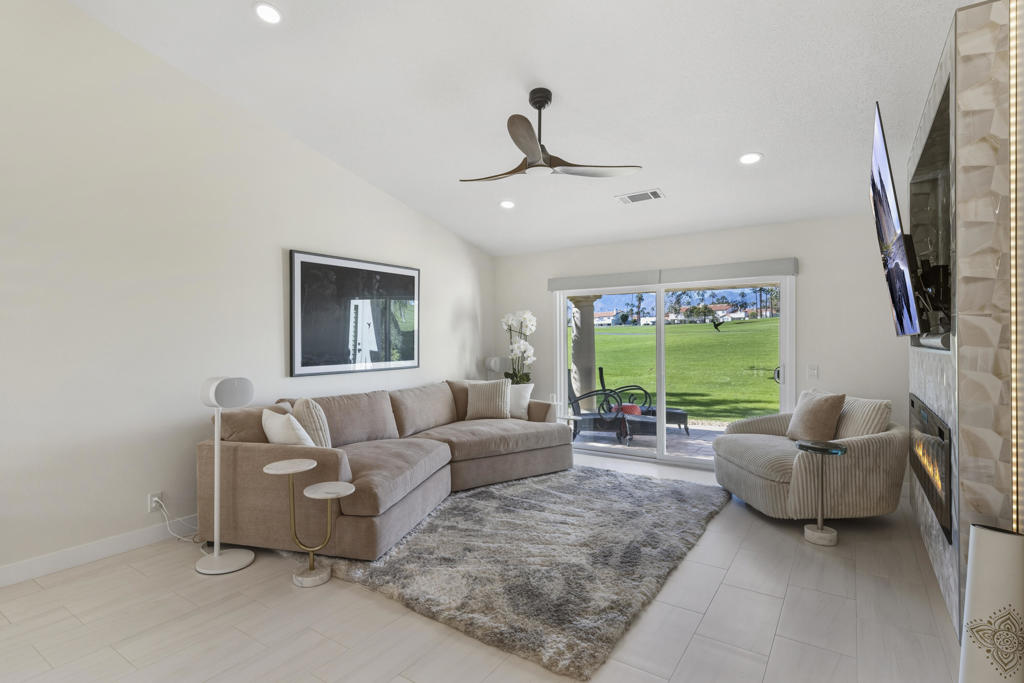 Desert Falls C.C. - Residential Lease