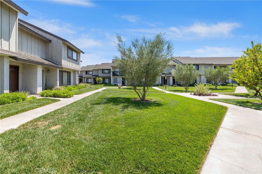 1361 S Walnut 3875