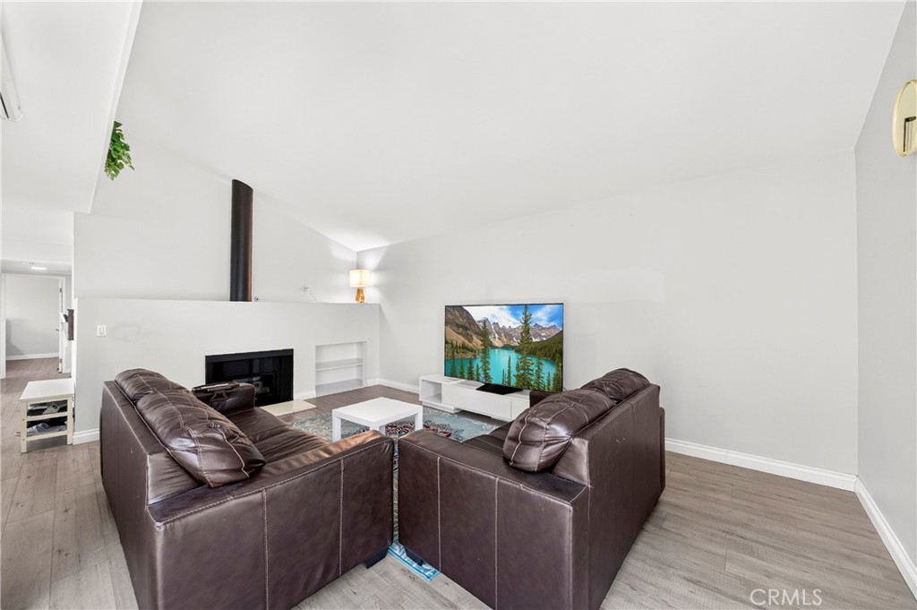 5475 Twin Lakes