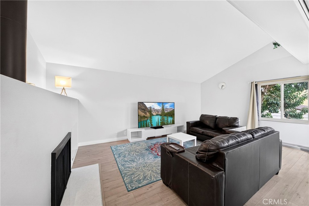 5475 Twin Lakes