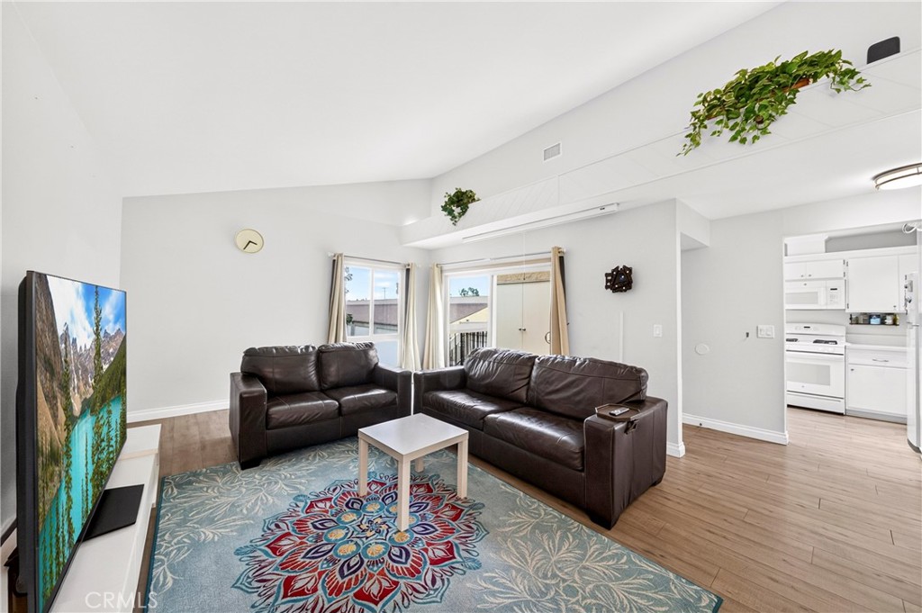 5475 Twin Lakes